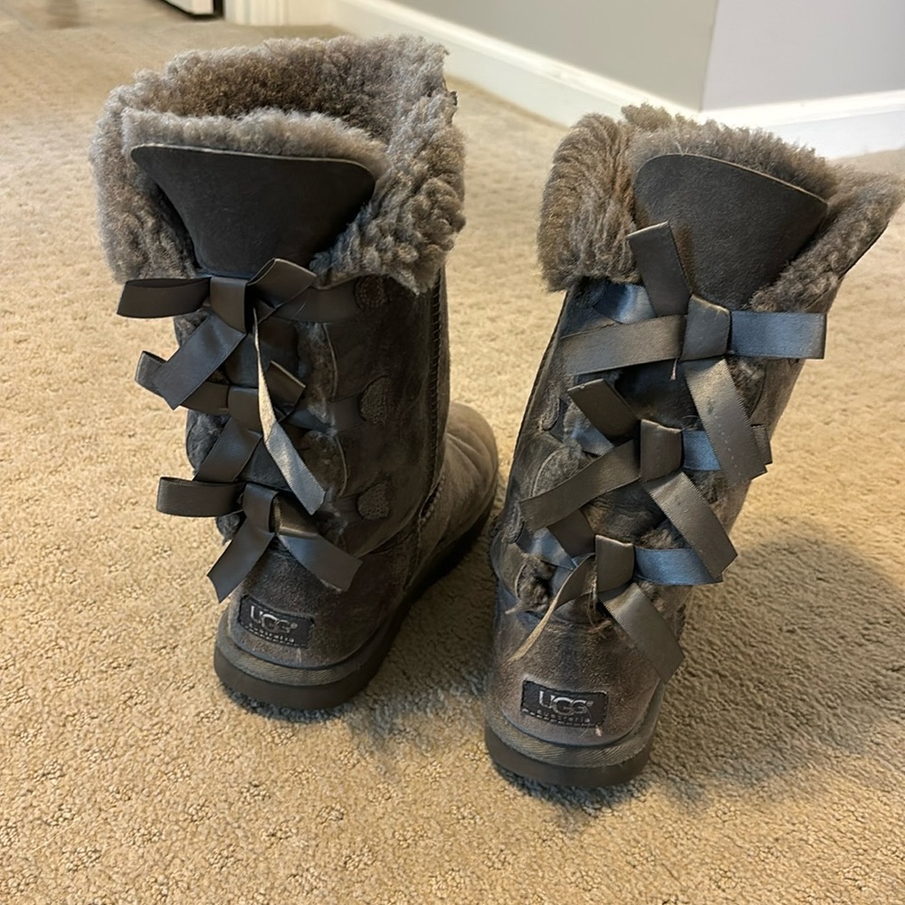 Ugg Bailey Bow - image 1